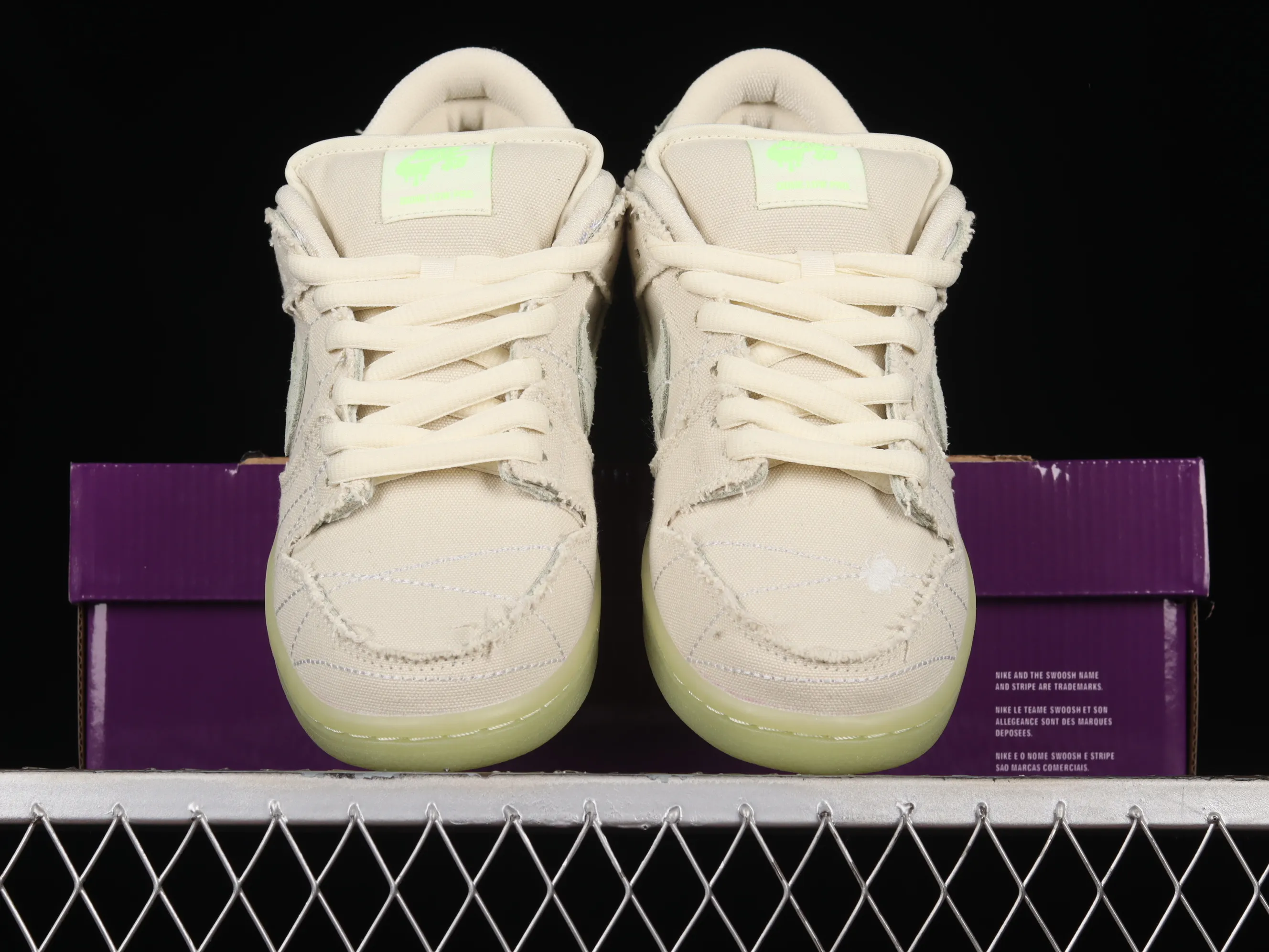 All Categories Nk SB Dunk Series Nk SB Dunk Low Low-top Sneakers M Version Pure Original Nk SB Dunk Low "Mummy" Luminous SB Smashing Backboard Fashion Casual Sneakers DM0774-111